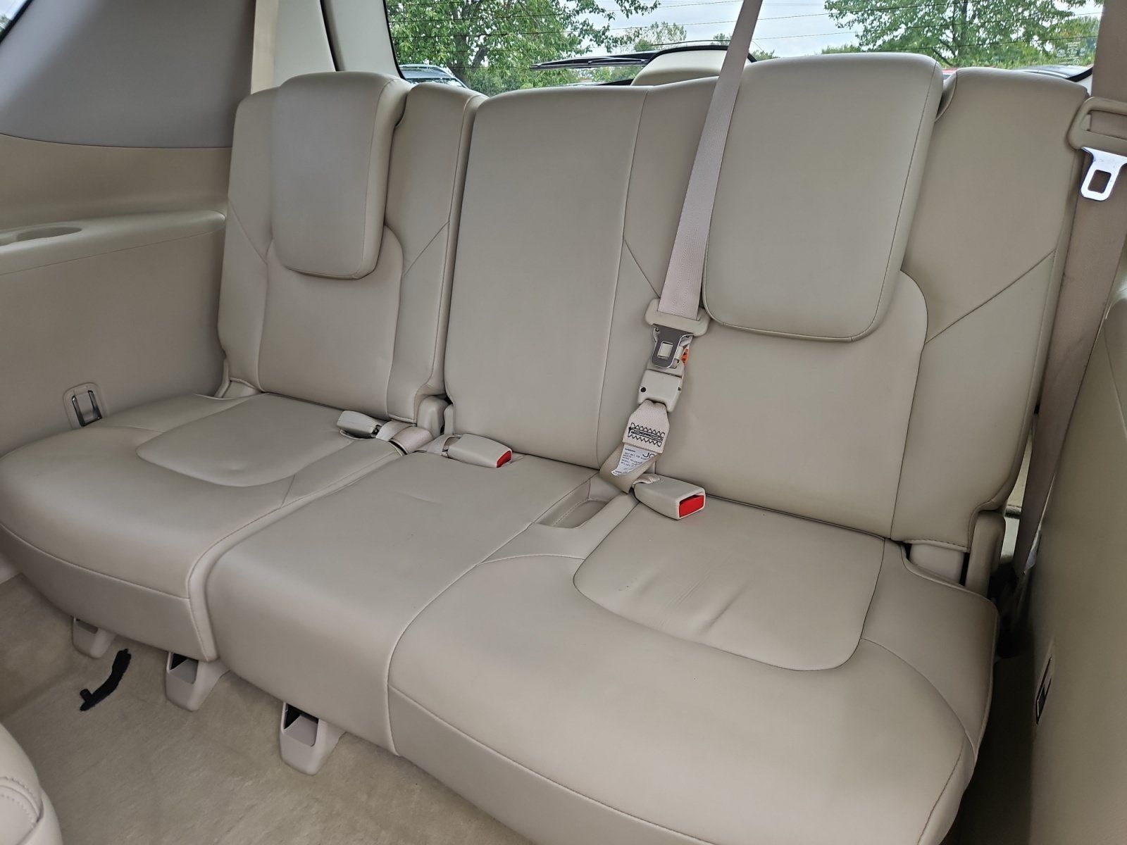 Used 2011 INFINITI QX56 4WD w/ Deluxe Touring Pkg image 29