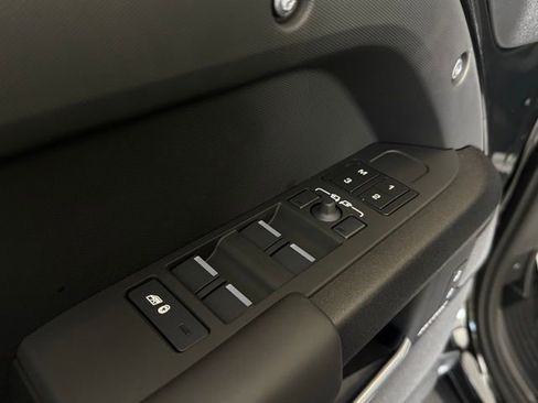 New 2025 Land Rover Defender 110 V8 image 28