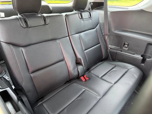 Used 2021 Ford Explorer Limited w/ Equipment Group 301A AWD/4WD image 16