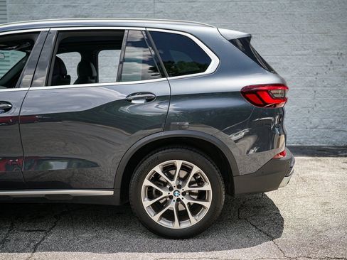 Used 2022 BMW X5 xDrive40i w/ Premium Package image 11
