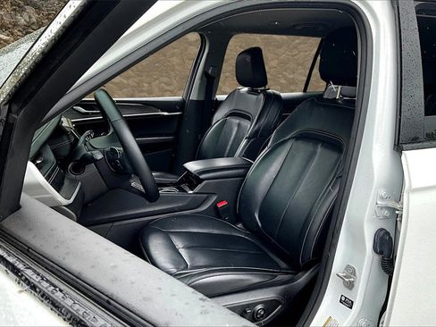 Used 2021 Jeep Grand Cherokee L Limited image 24