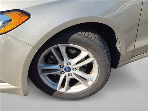 Used 2018 Ford Fusion SE w/ Fusion SE Technology Package FWD image 8