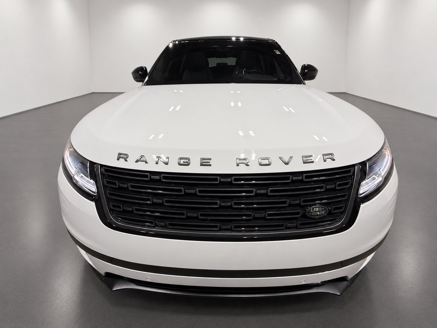 Used 2026 Land Rover Range Rover Velar S AWD/4WD image 3