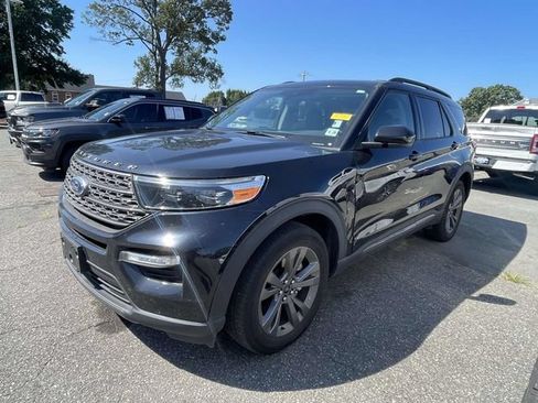 Certified 2023 Ford Explorer XLT w/ Equipment Group 202A AWD/4WD image 3