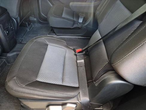 Certified 2023 Ford Explorer XLT RWD image 18