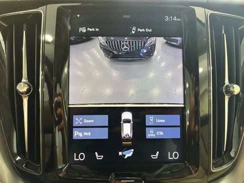 Used 2019 Volvo XC60 T5 Momentum w/ Premium Package image 37