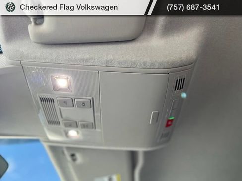 Used 2024 Volkswagen Tiguan SE AWD/4WD image 19