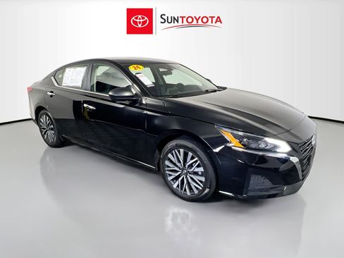 Used 2024 Nissan Altima 2.5 SV FWD image 1