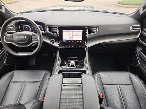 Used 2024 Jeep Wagoneer L Series II w/ Flexible Seating Group AWD/4WD image 20