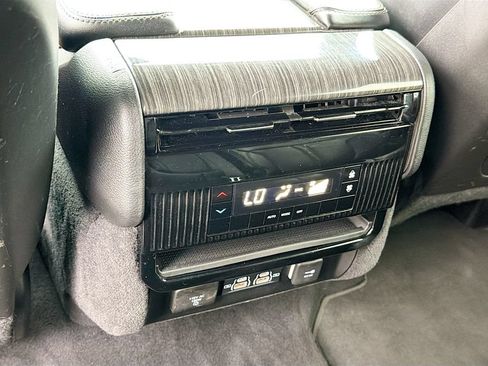 Used 2022 Jeep Wagoneer Series II AWD/4WD image 26