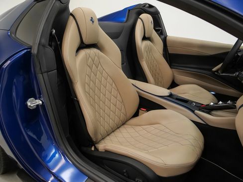 Certified 2021 Ferrari 812 GTS Base image 3