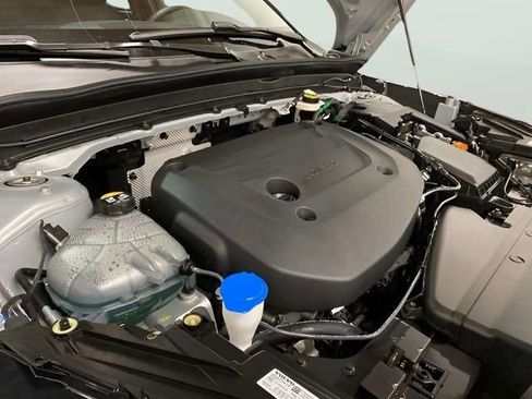 Used 2025 Volvo XC40 B5 Plus AWD/4WD image 13