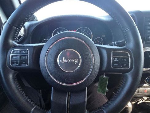 Used 2014 Jeep Wrangler Unlimited Sahara w/ Dual Top Group AWD/4WD image 17
