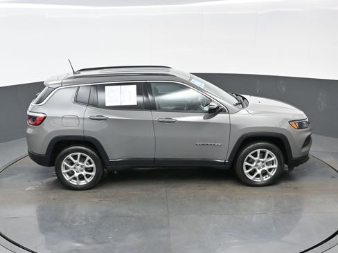 Used 2023 Jeep Compass Latitude image 37