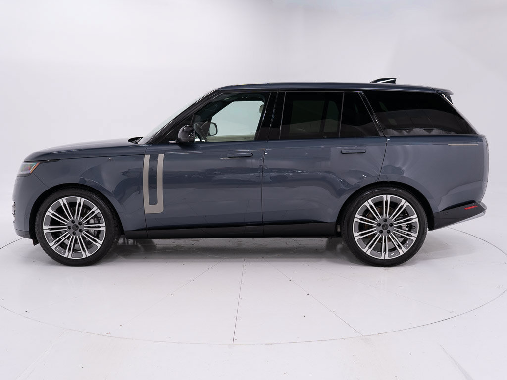 Used 2026 Land Rover Range Rover SE AWD/4WD image 2