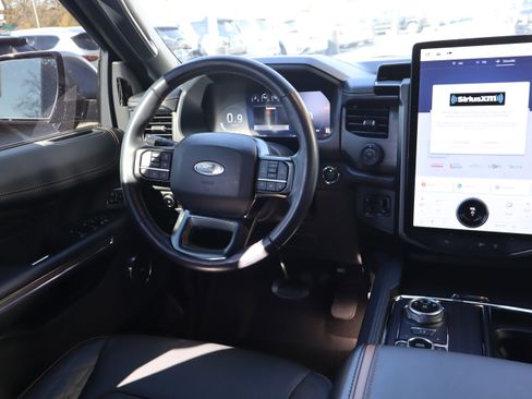 Used 2024 Ford Expedition Platinum image 14