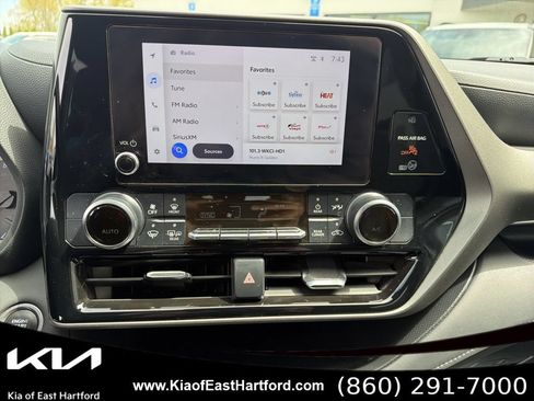 Used 2024 Toyota Highlander LE AWD/4WD image 31