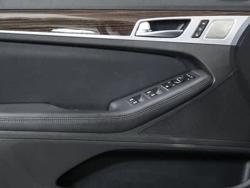 Used 2018 Genesis G80 3.8 w/ Option Group 02 image 6