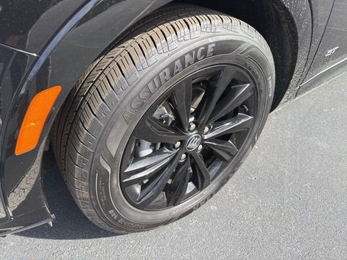 Used 2025 Buick Envista Sport Touring image 9