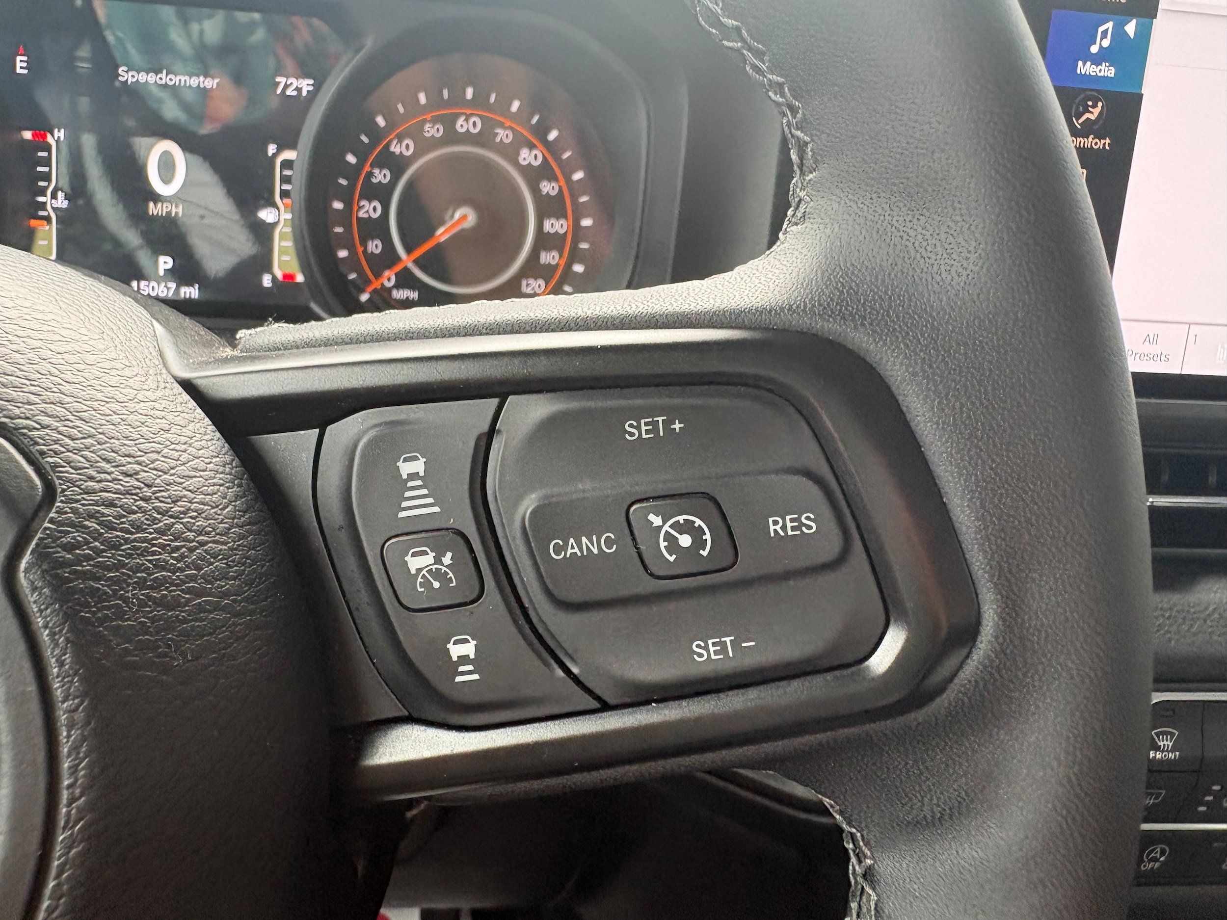 Certified 2025 Jeep Gladiator Sport AWD/4WD image 18