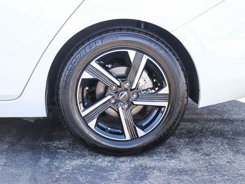 Used 2024 Nissan Sentra SV FWD image 11