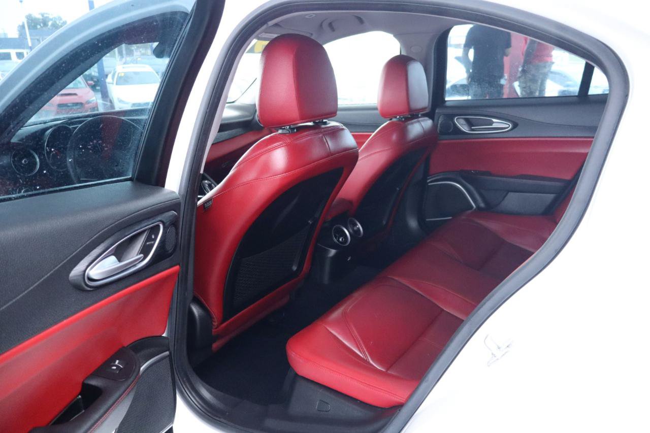 Used 2019 Alfa Romeo Giulia w/ Quick Order Package 22K Sport RWD image 30