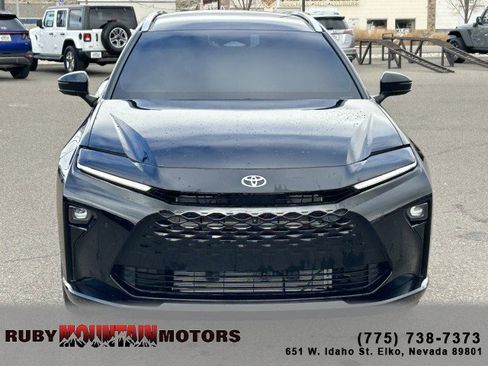 Used 2025 Toyota Crown Signia image 2