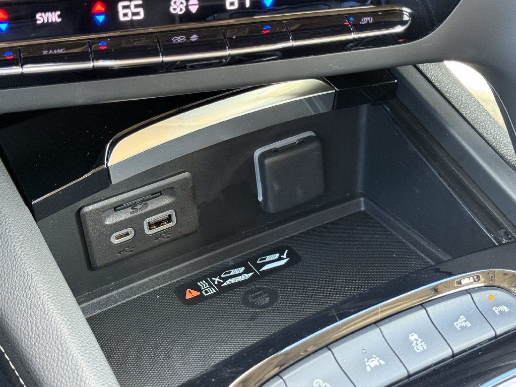 Used 2023 Buick Envision Avenir AWD/4WD image 31