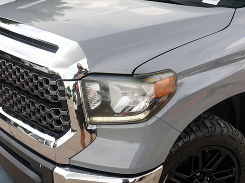 Used 2020 Toyota Tundra SR5 w/ SR5 Upgrade Package AWD/4WD image 3