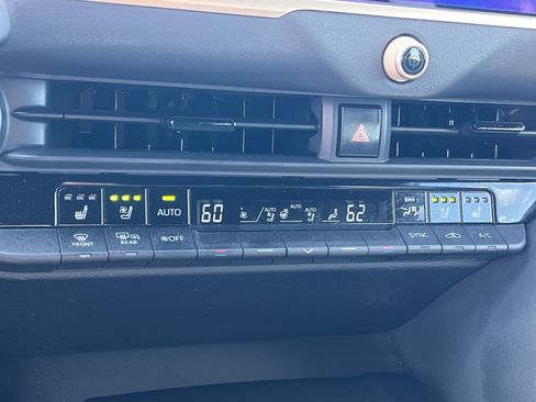 Used 2025 Toyota Crown Signia AWD/4WD image 20
