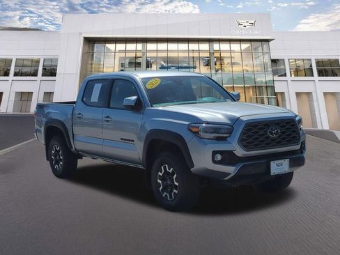 Used 2023 Toyota Tacoma TRD Off-Road w/ Black Out Package (TMS) AWD/4WD image 3