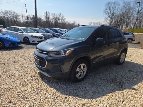 Used 2021 Chevrolet Trax LT w/ Driver Confidence Package image 2