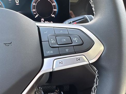 New 2025 Volkswagen Tiguan SE image 19