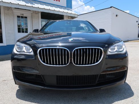 Used 2013 BMW 750Li RWD image 9