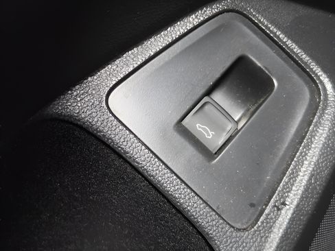 Certified 2024 Volkswagen Tiguan SE FWD image 24