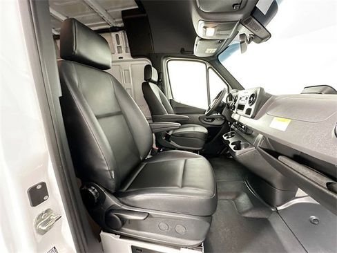Used 2025 Mercedes-Benz Sprinter 2500 image 25