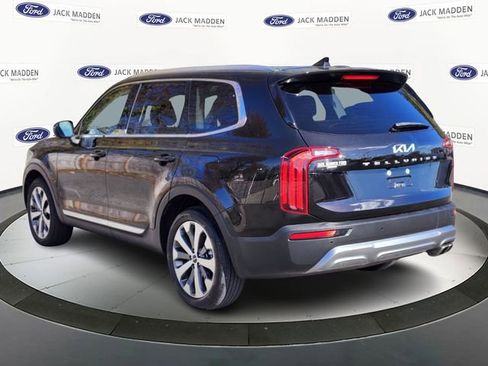 Used 2022 Kia Telluride EX w/ EX Premium Package FWD image 3