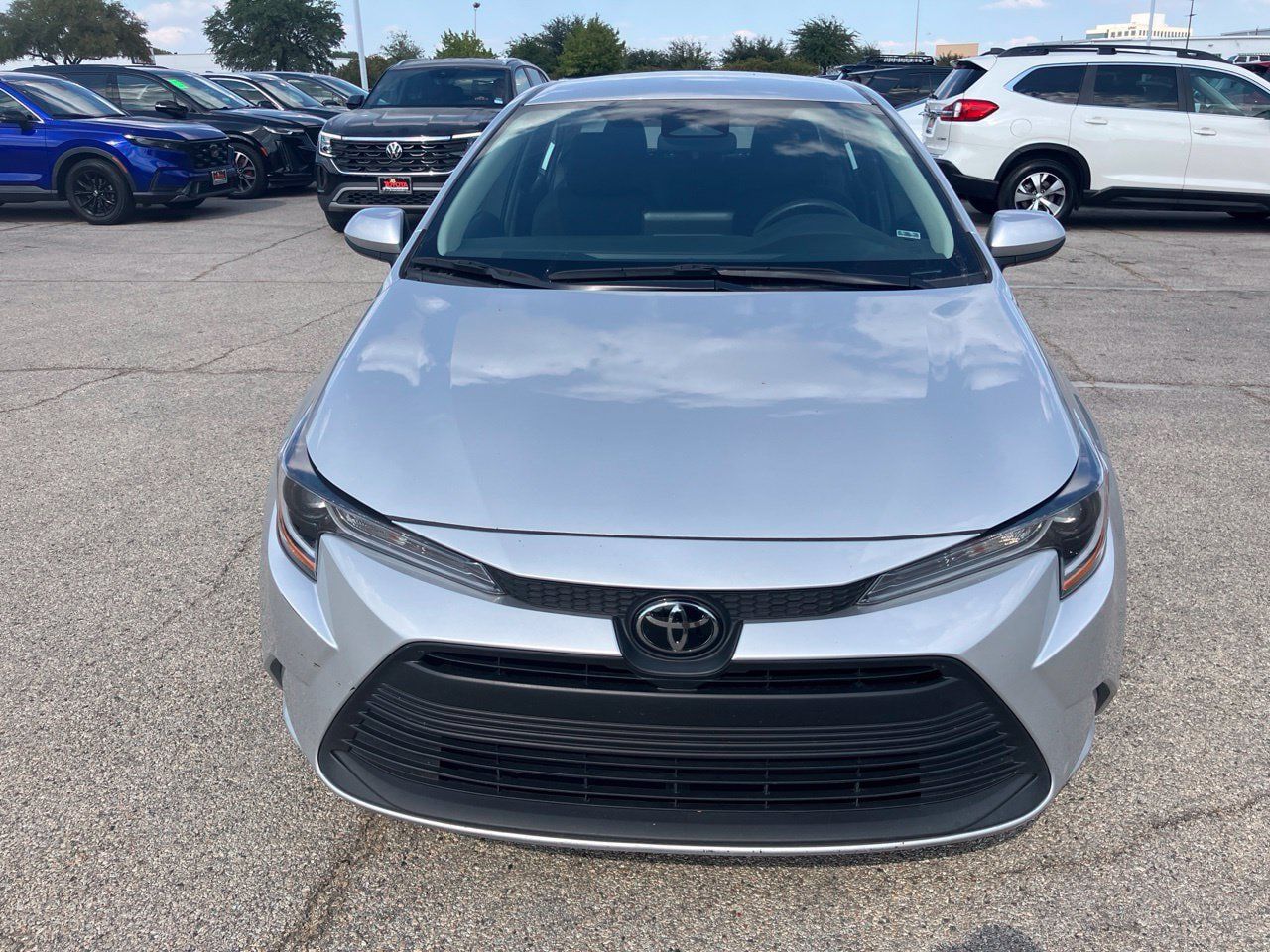Used 2025 Toyota Corolla LE FWD image 2