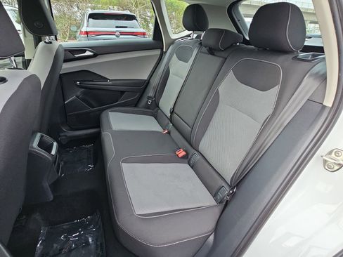 Certified 2022 Volkswagen Taos S image 13