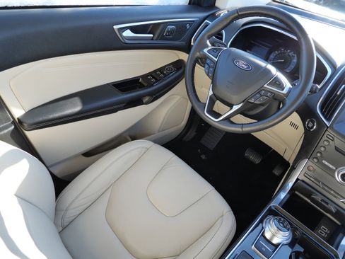 Used 2019 Ford Edge Titanium w/ Cold Weather Package image 9