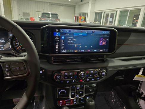 Certified 2026 Jeep Gladiator Rubicon AWD/4WD image 25