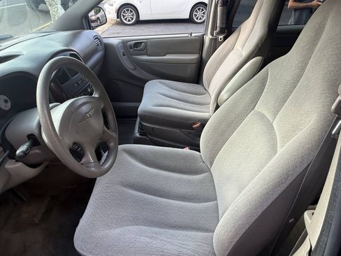 Used 2003 Chrysler Town & Country LX FWD image 15