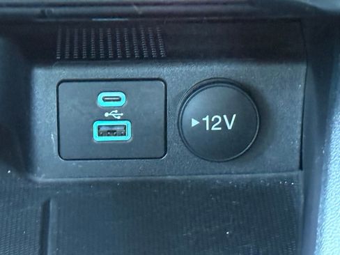 Used 2022 Ford Escape SE w/ SE Sport Appearance Package image 23