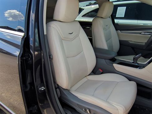 Certified 2018 Cadillac XT5 Luxury w/ Driver Awareness Package image 29