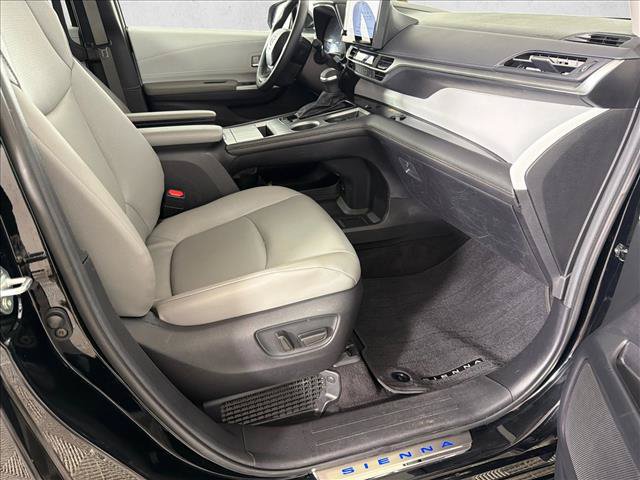 Used 2025 Toyota Sienna XLE w/ XLE Plus Package FWD image 14