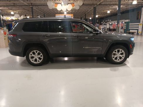 Used 2023 Jeep Grand Cherokee L Limited AWD/4WD image 7