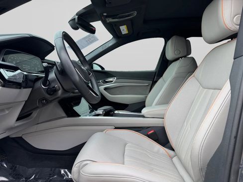 Used 2024 Audi Q8 e-tron Prestige w/ Prestige Package image 17