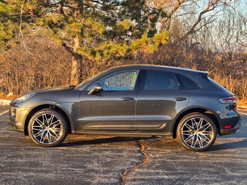 Used 2025 Porsche Macan image 2