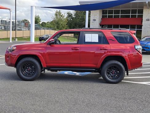 Used 2023 Toyota 4Runner TRD Off-Road Premium image 2