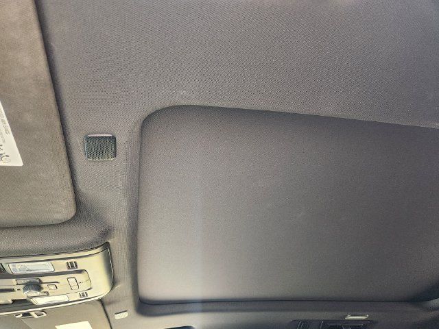 Used 2024 GMC Yukon XL AT4 AWD/4WD image 25